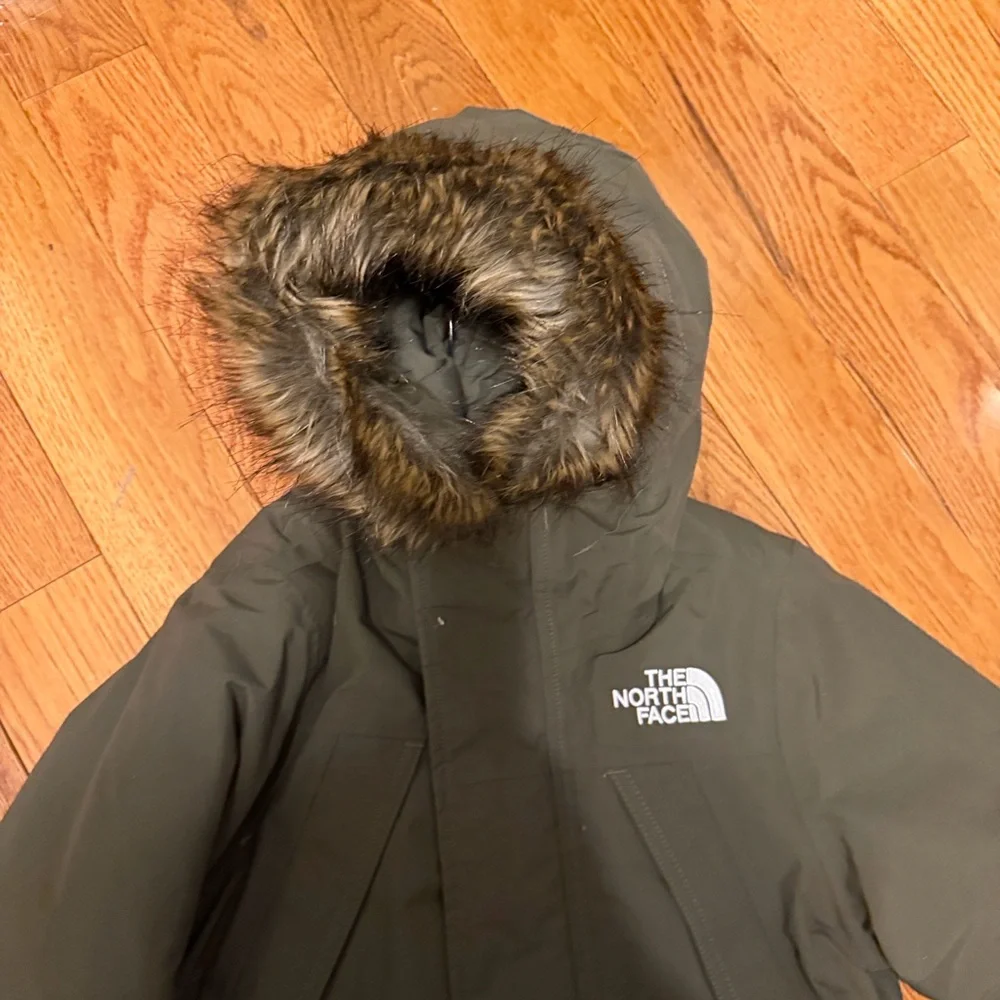 The North Face Olive Hooded Parka - Picture 6 of 7